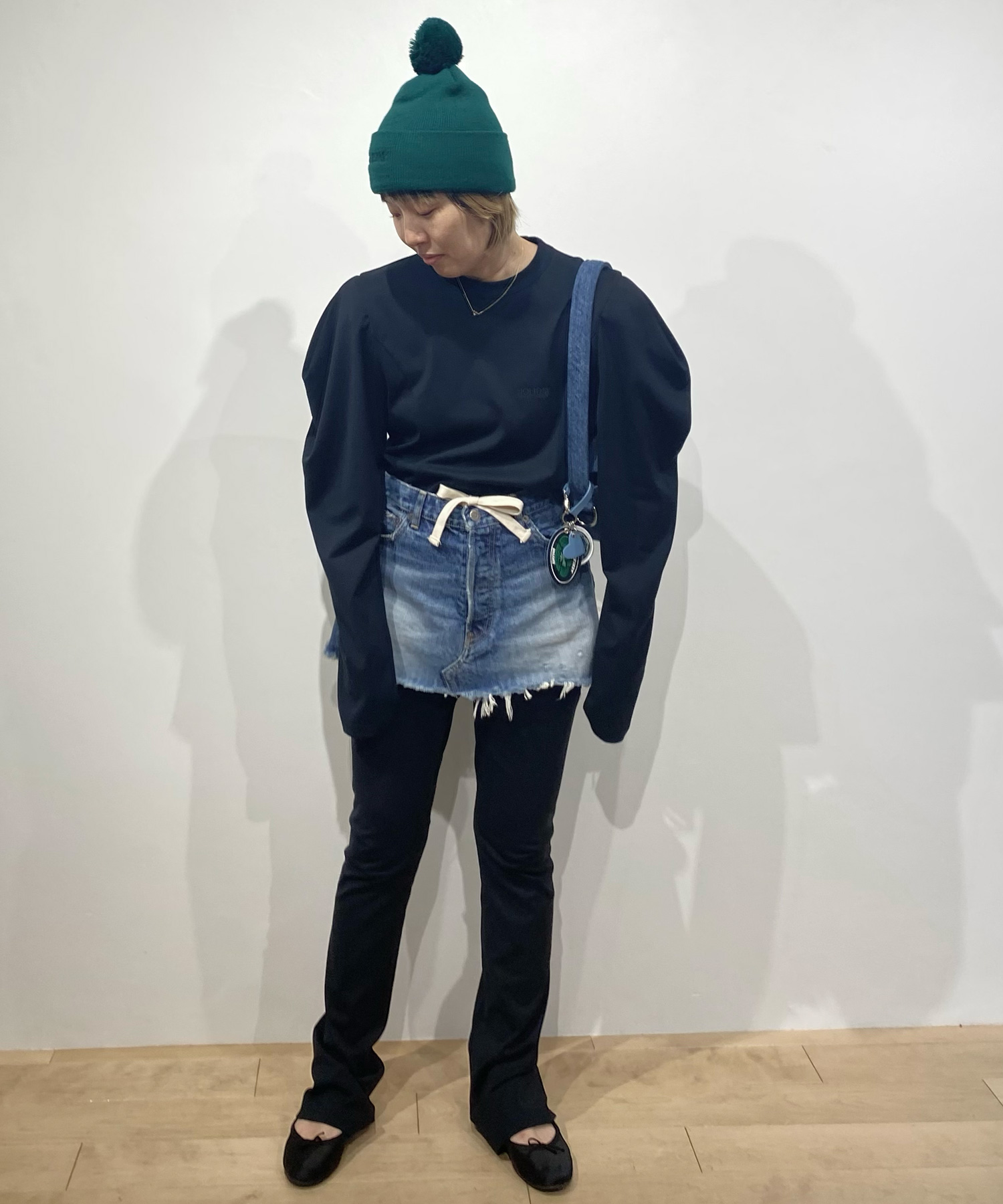 DAMAGE DENIM MINI SKIRT｜HOLIDAY（ホリデイ）OFFICIAL ONLINE STORE
