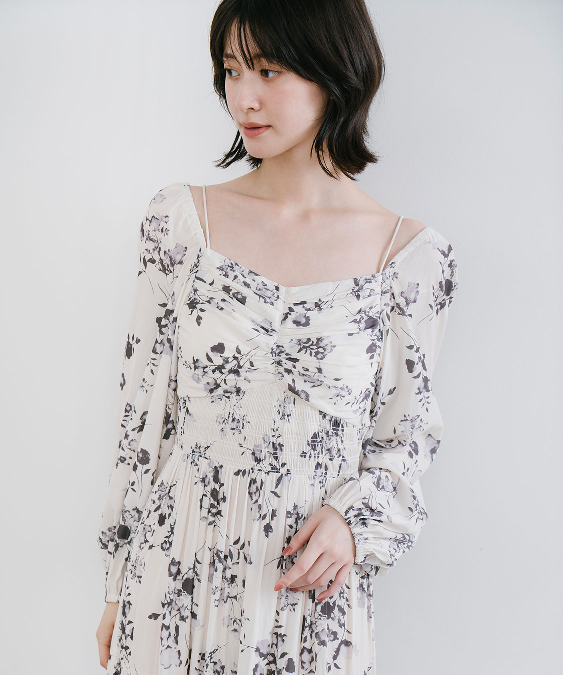 シャーリングティアードフラワーワンピース｜PETAL ONLINE（ペタル