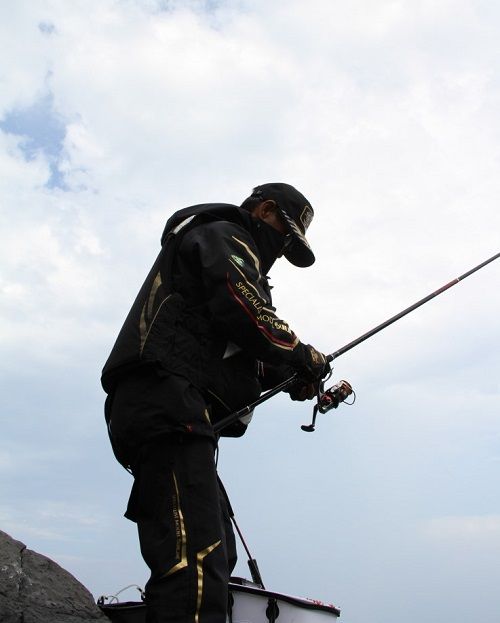 磯釣り師に捧げる秋冬NEWアイテムを紹介 | サンライン