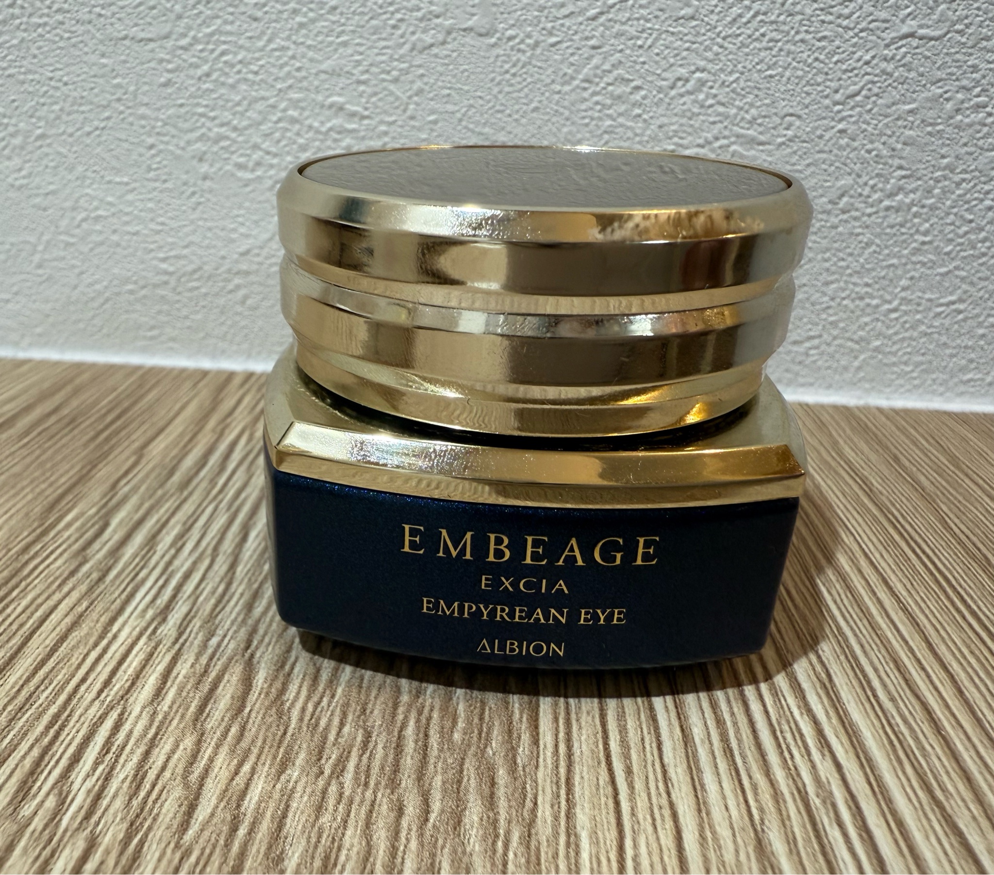 アルビオン / エクシア アンベアージュ エンピリアン アイ 20gの公式