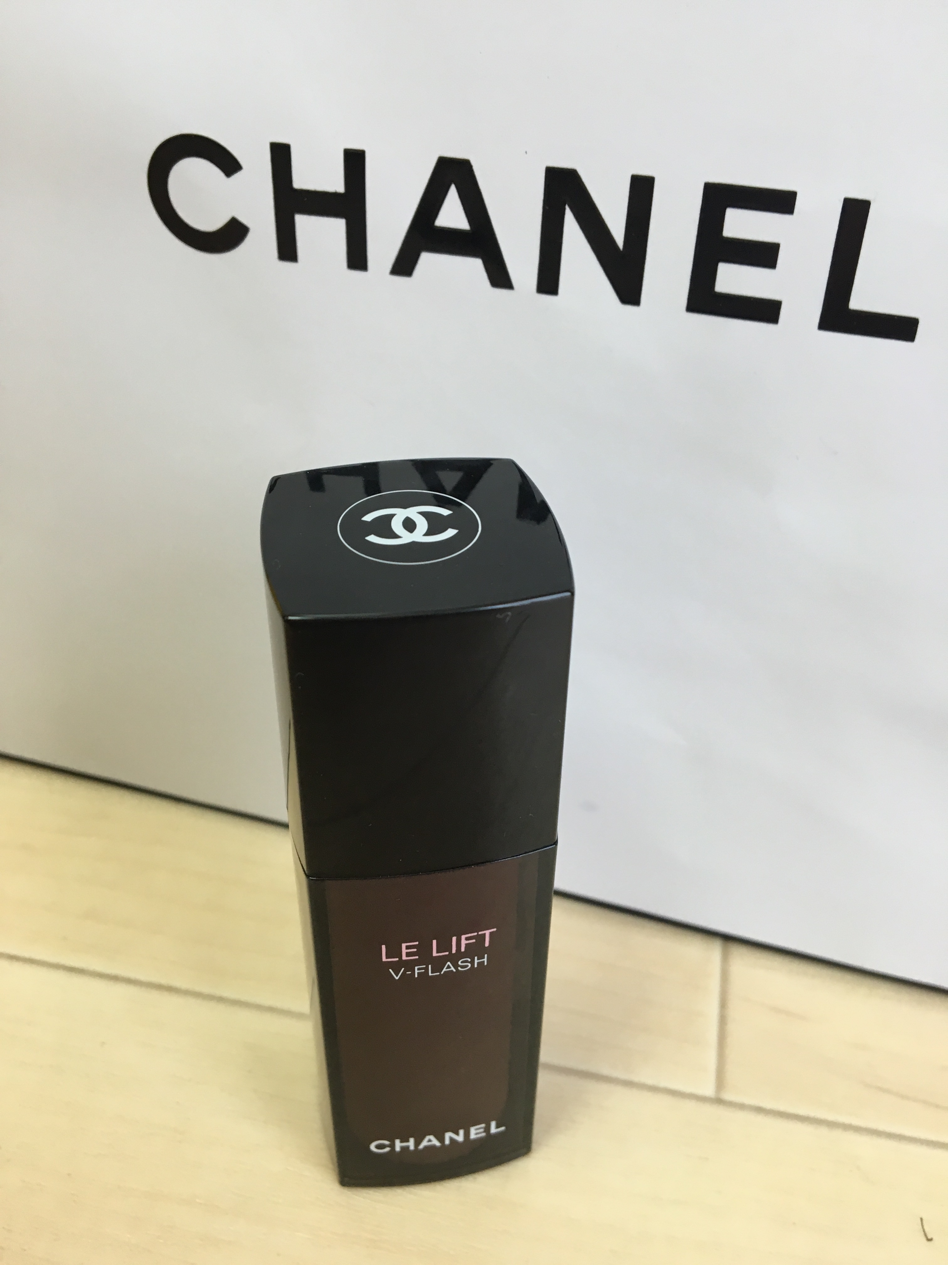 シャネル / LE L V フラッシュの公式商品情報｜美容・化粧品情報は