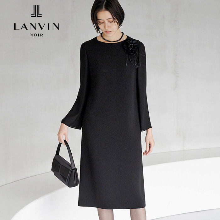 後ろのドレープがポイントのモダンなワンピース 11号・ブラック