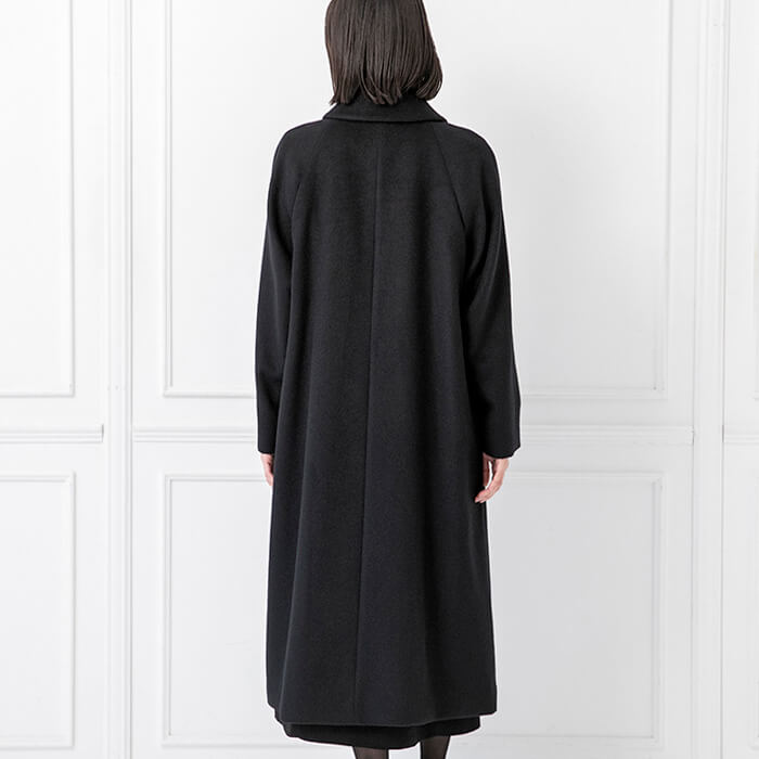 襟元がデザインポイントのアンゴラ混コート 9号・ブラック｜東京