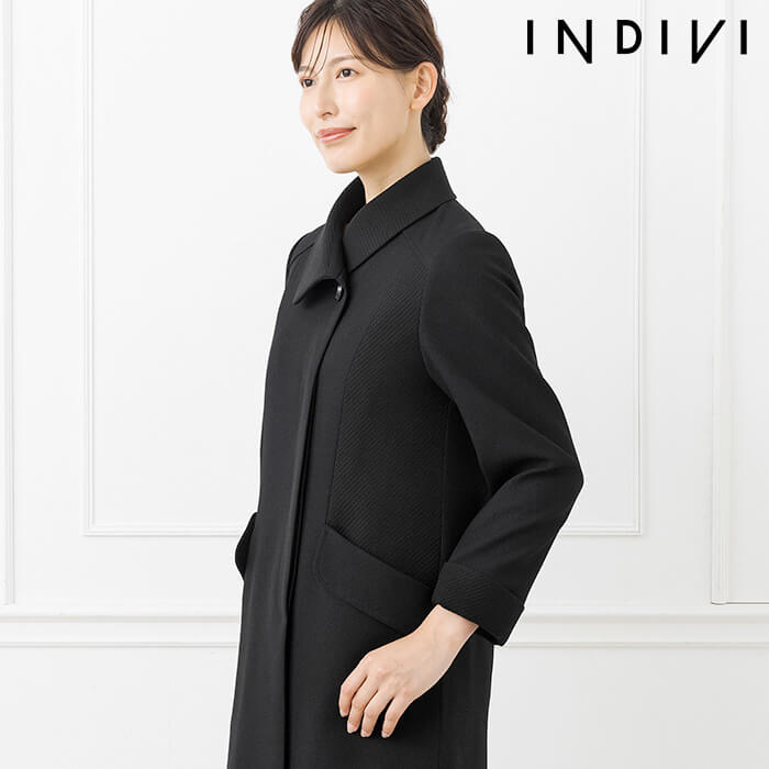 シャープな切り替えのライナーつきコート L・ブラック｜東京ソワール