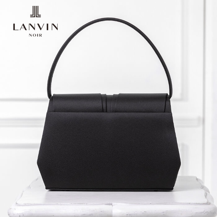 ドレープデザインのブラックバッグ ・ブラック｜東京ソワール