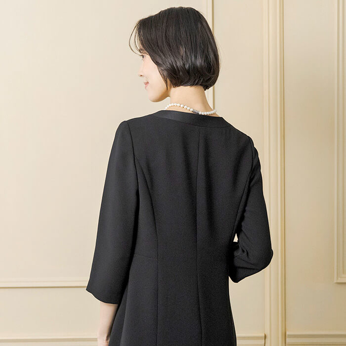 トールサイズのミセス用アンサンブル 9号・ブラック｜東京ソワール
