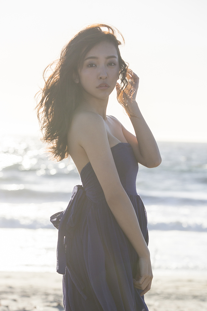 AKB48卒業から5年のいま、板野友美がようやく見せる素の自分 | CINRA