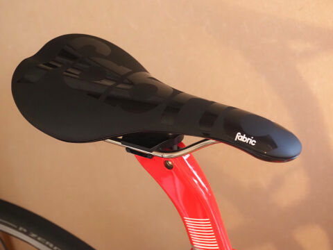 新しくサドルを購入（Fabric SCOOP） | 昔チャリダー今ローディー