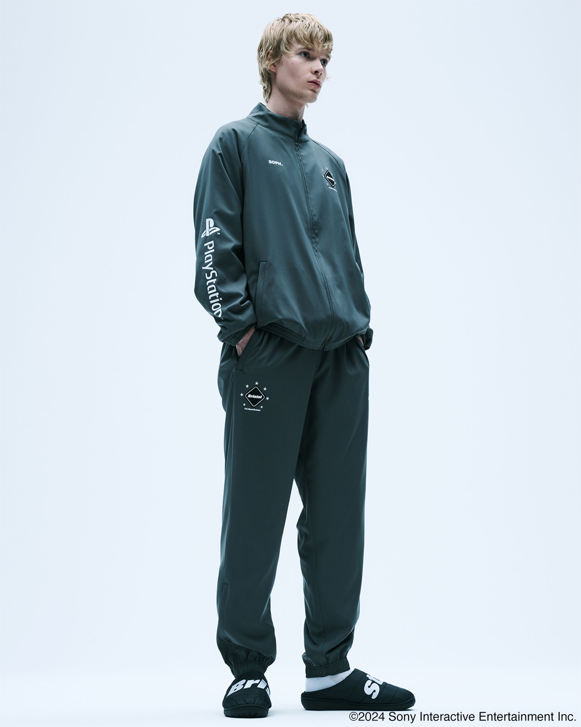 PlayStation」と「F.C.Real Bristol」のコラボアイテムが8月23日(金