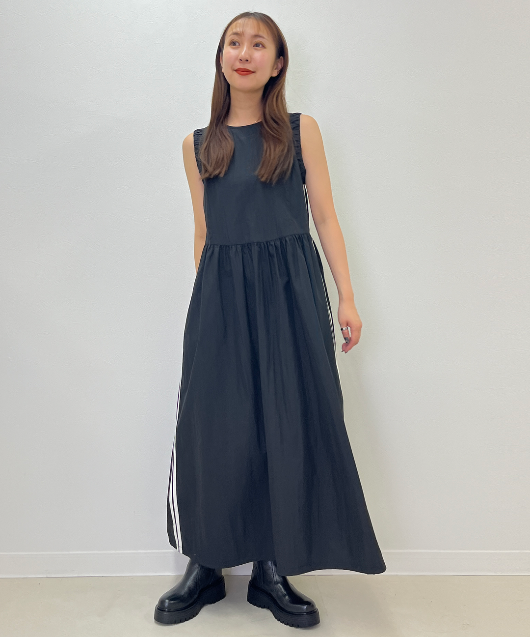 サイドラインノースリーブワンピース – FACE SANS FARD