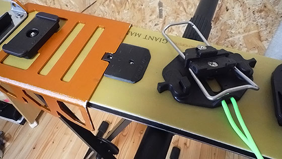 Voileボレー・スプリット、ヒールロックを付けるとクランポンが付