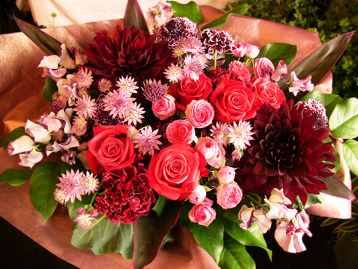 大人かわいいクラシカルローズとダリアのアレンジ｜ギフト花通販