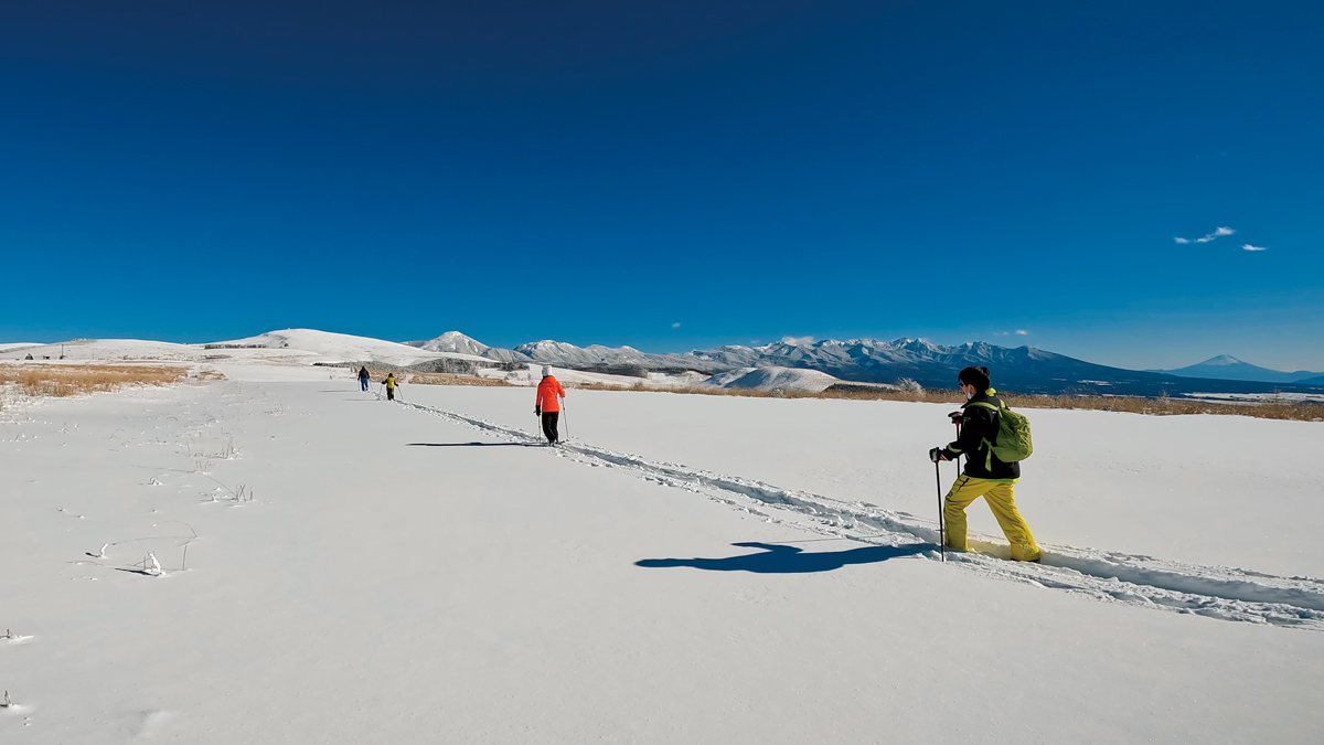 だれもが楽しめる雪のアクティビティ。スキーハイキングに行こう！ | PEAKS
