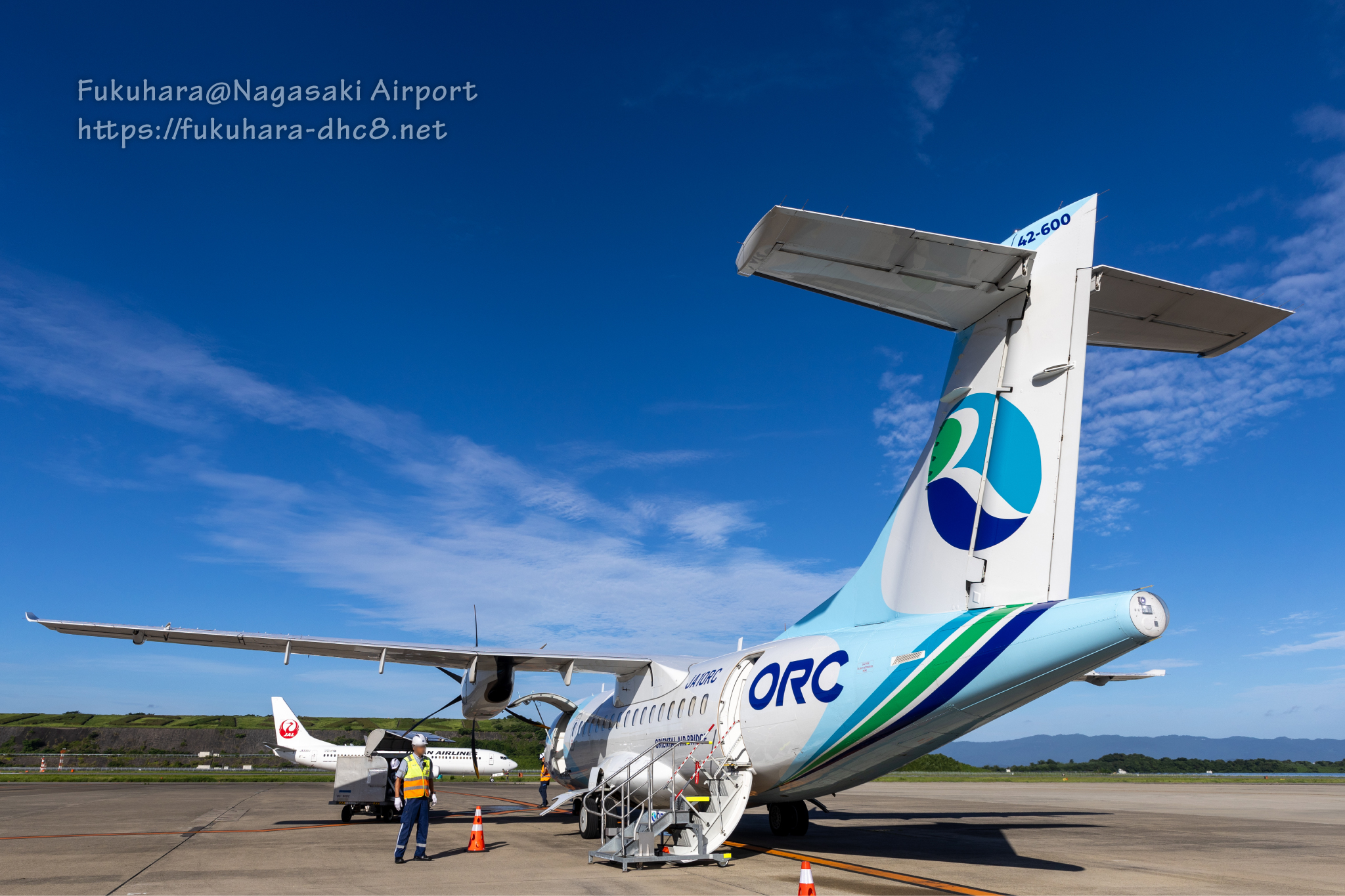 オリエンタルエアブリッジDHC8-200 セット ATR42-600 1/100 新型機到着
