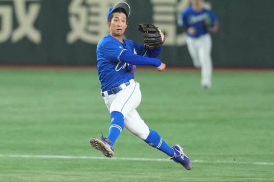 中日23歳が「今年のセカンドのGG」 東京D騒然…坂本も衝撃の超美技は