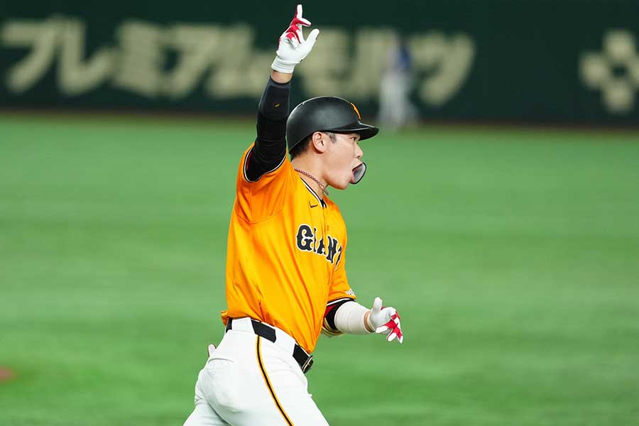 坂本勇人、殊勲の5号2ラン 6回までノーノーの大野を攻略…1軍復帰後初HR