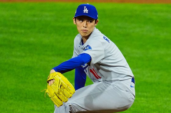 スターに囲まれる佐々木朗希 PSの活躍で立場一変…MLB公式がド軍