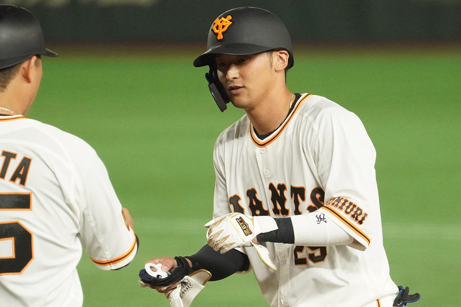 巨人吉川尚輝、背番号「2」に変更「自覚と責任感を」 400万円増3700万