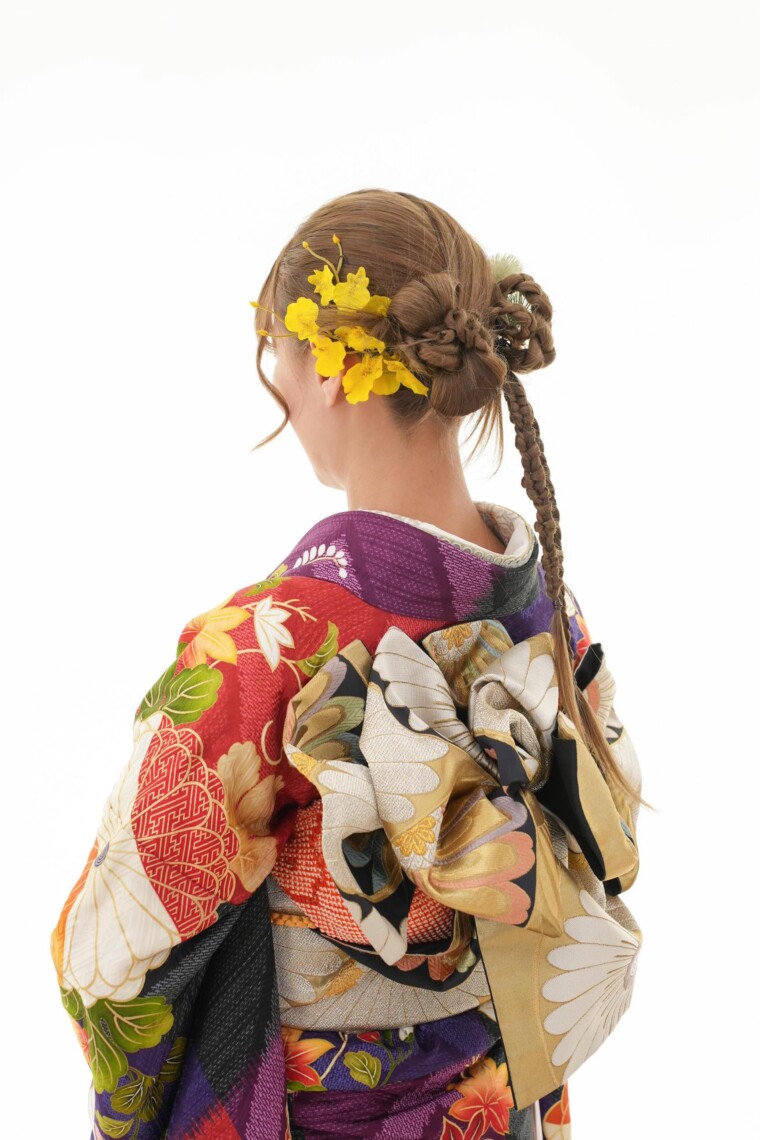 琉球伝統の「紅型」の振袖という選択。色と質感で魅せる成人式