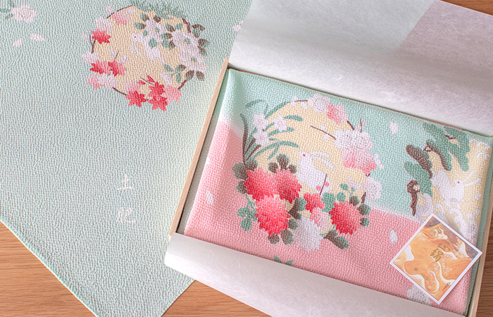 二巾7号 正絹ちりめん友禅 貝合わせ ウスオレンジ【箱入】 | ふろしき