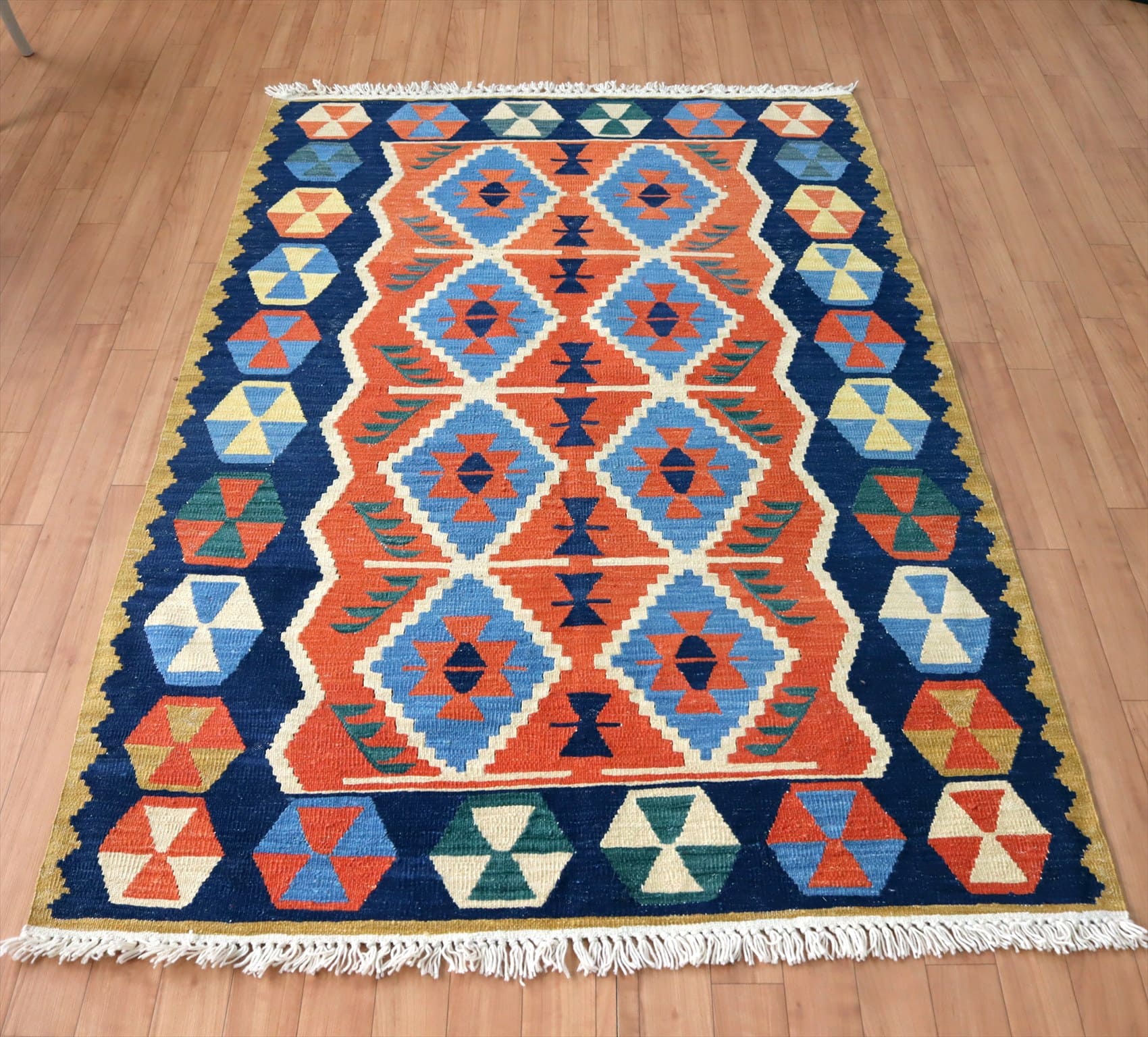 トルコの手織りキリム ウシャク180×119cm ベレケットのモチーフ