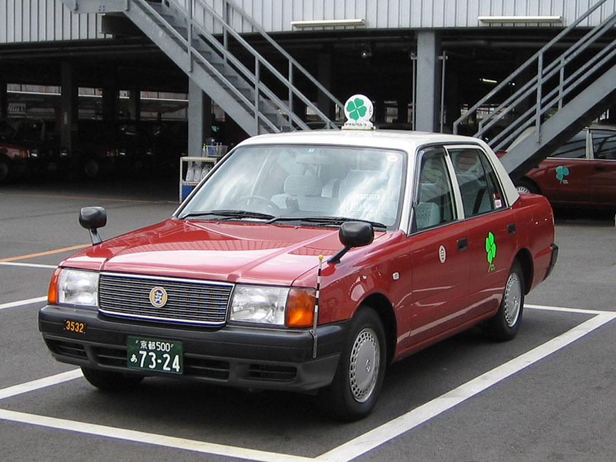 乗ると幸せになれる!? 京都ヤサカタクシー「四つ葉のクローバー号