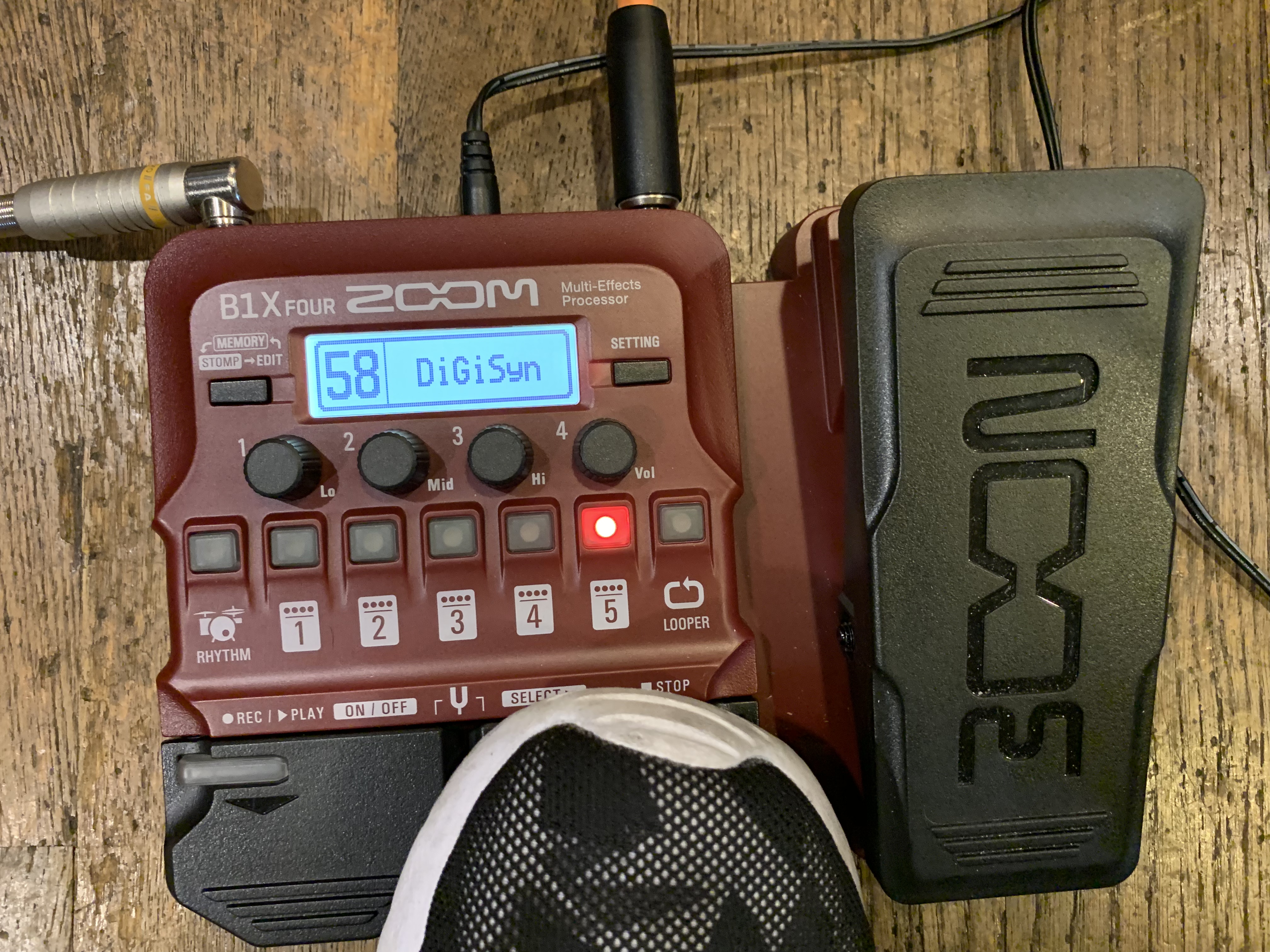 ZOOM新作 B1X FOURを徹底レビュー、解説！【22種モデリング音源有