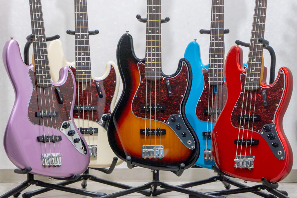 woofy bassesから登場した新作はヴィンテージ志向のJ BassとP Bass