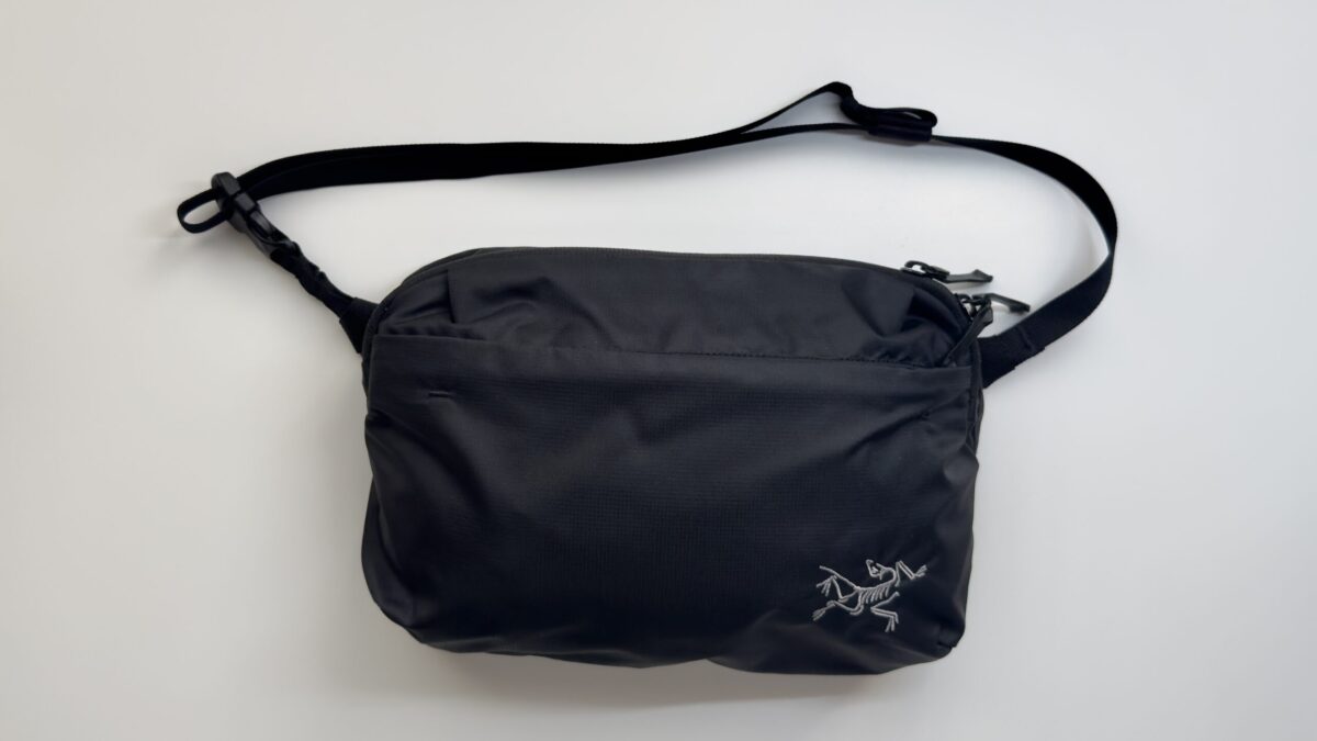 アークテリクスのボディバッグが最強のワケ。「Heliad Crossbody Bag