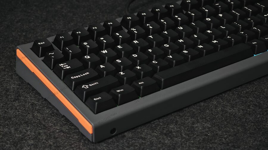 83キー】磁気スイッチ搭載！8000Hz対応の高性能ゲーミングキーボード