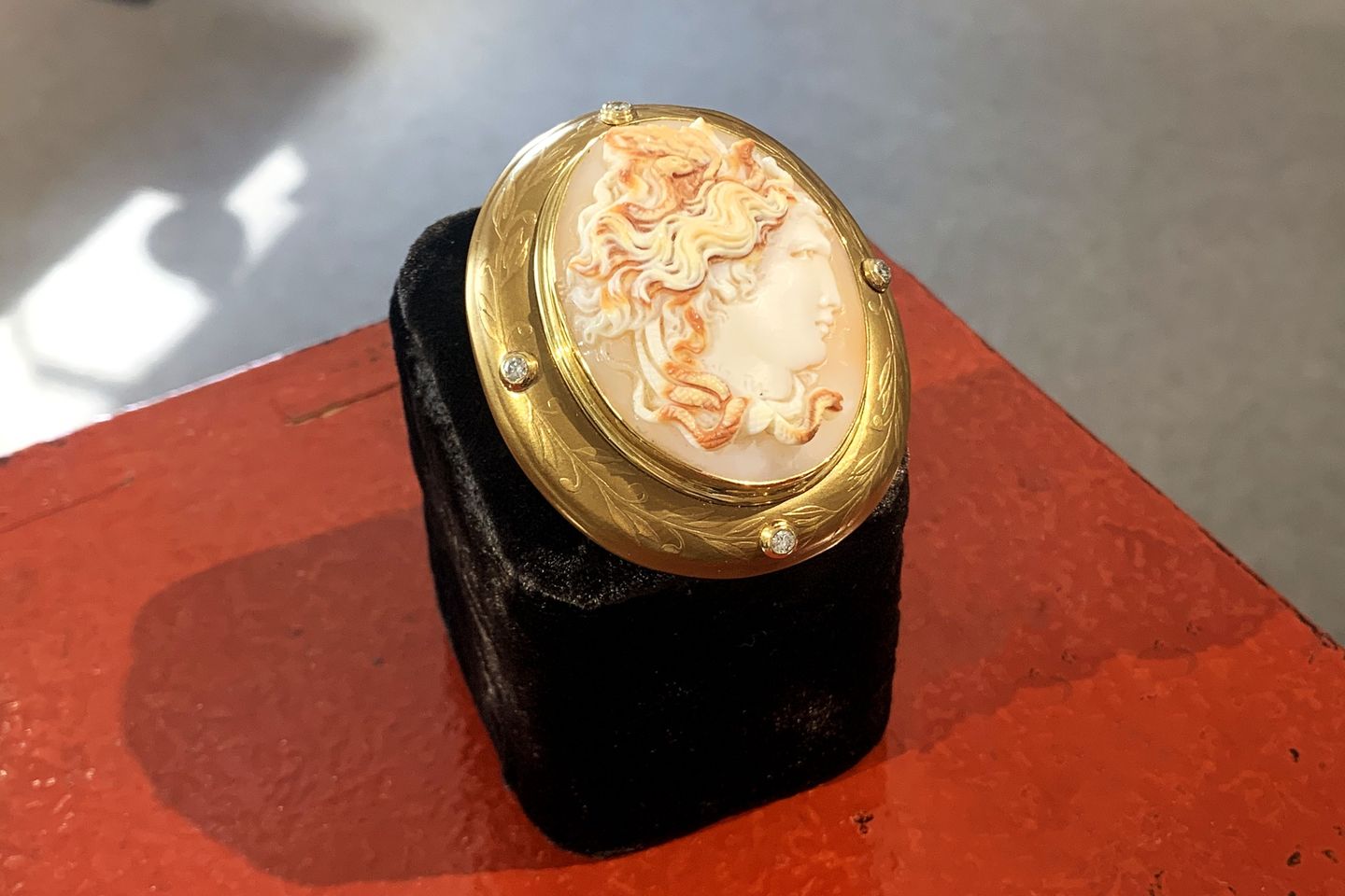 Haute Joaillerie 森暁雄 - カメオのブローチとジュエリー -