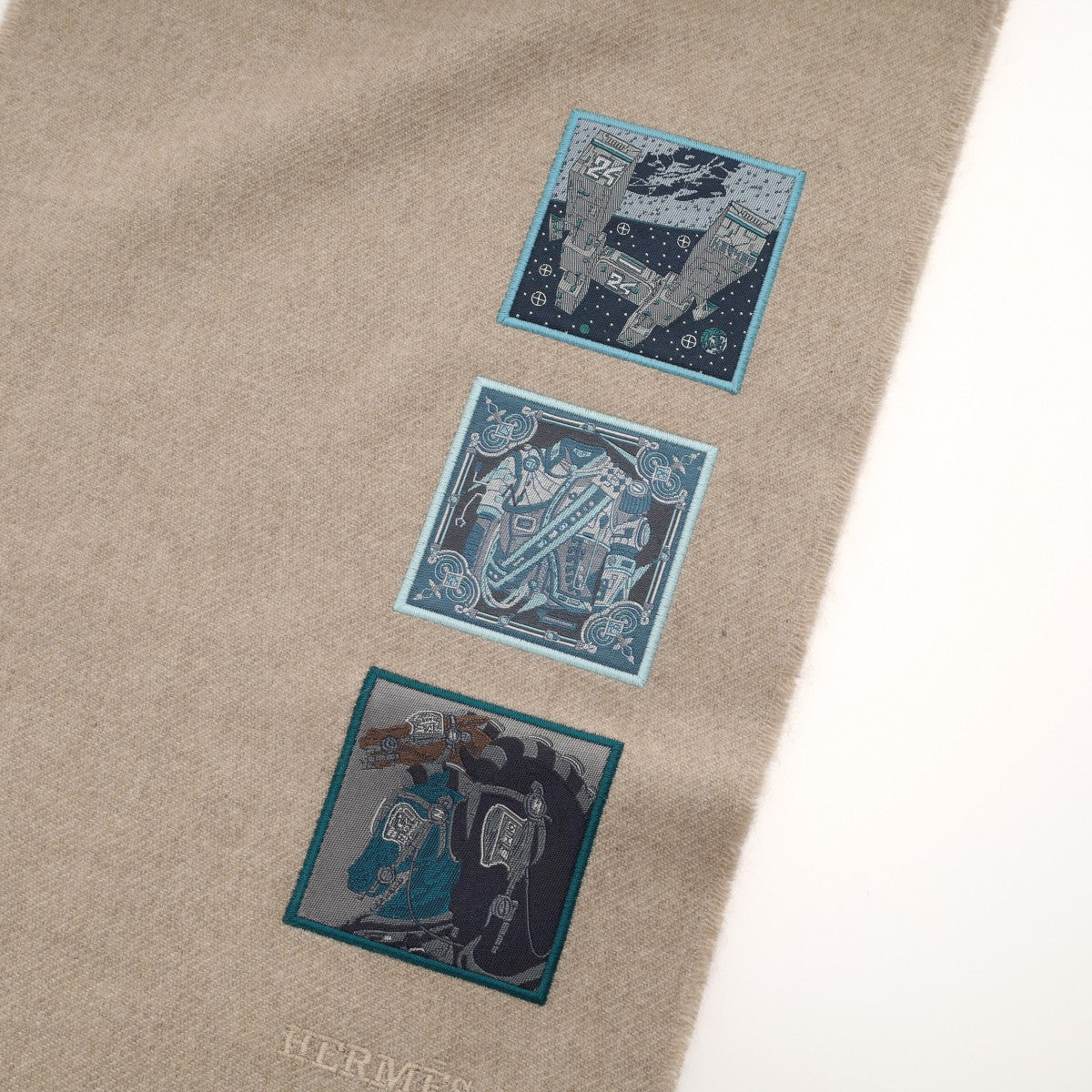 エルメスバッジソワ ワッペン グレージュ系 メンズ カシミヤ マフラー