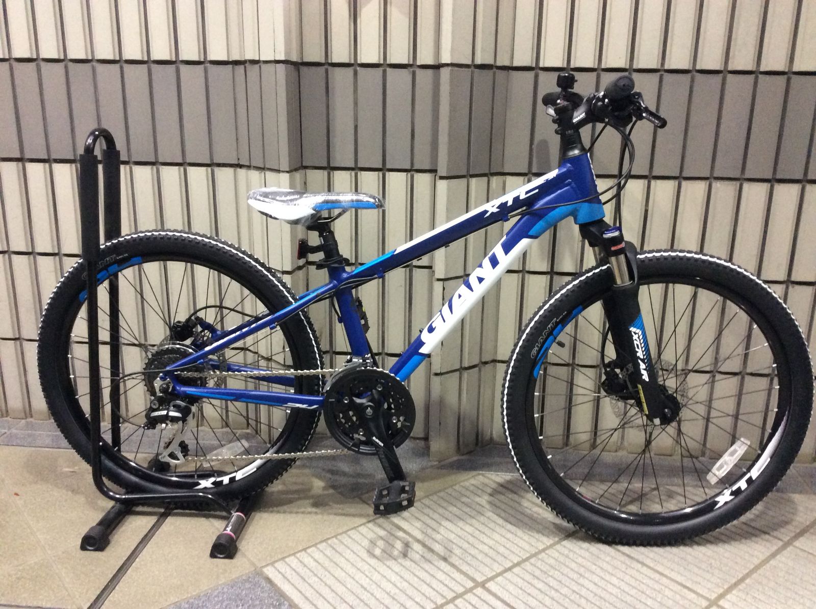 GIANT XTC JR24 24インチ アルミ シマノ7速 本格子供用MTB