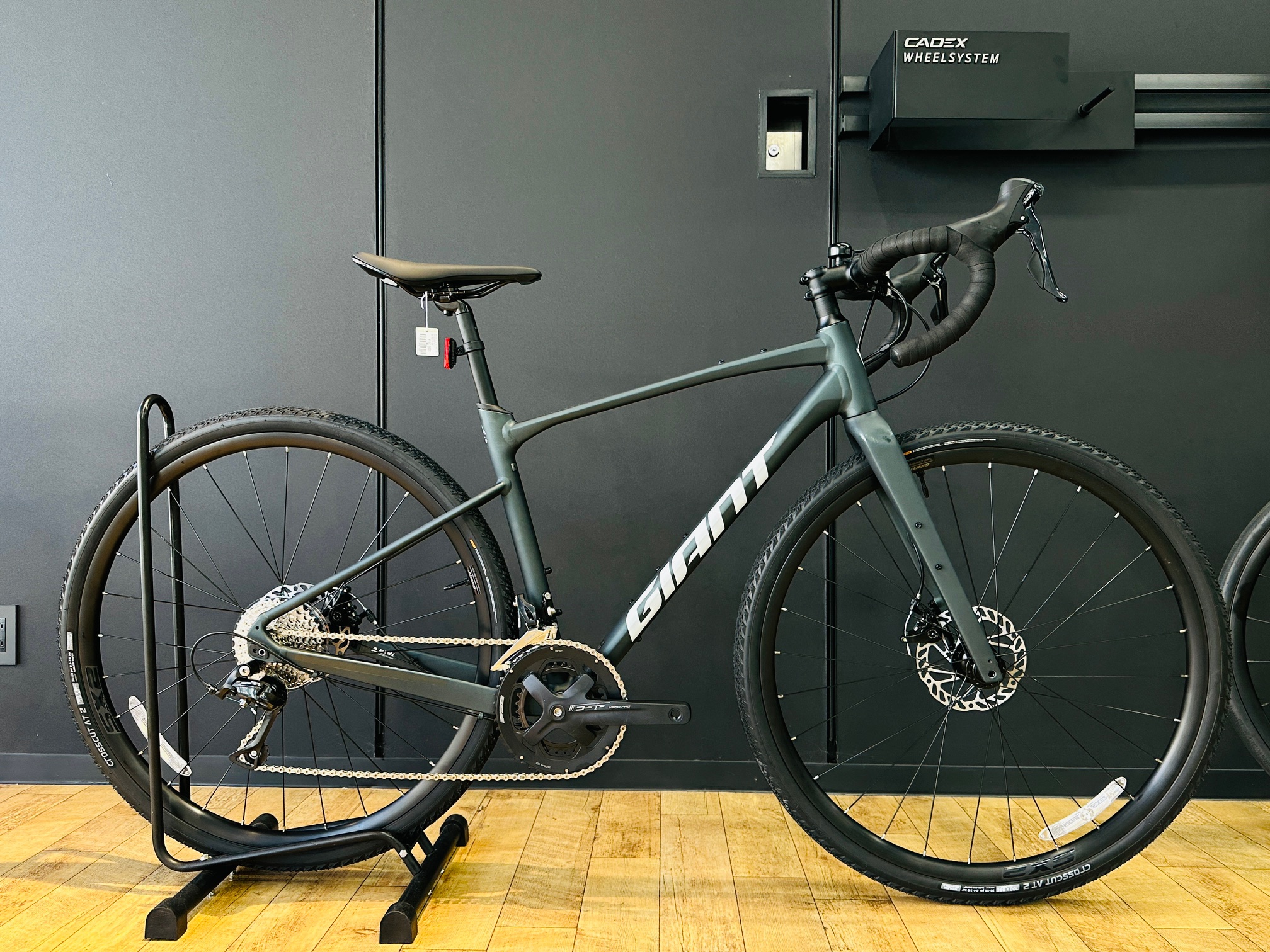 REVOLTの新型車両が入荷しました！ ｜ ジャイアントストア国立