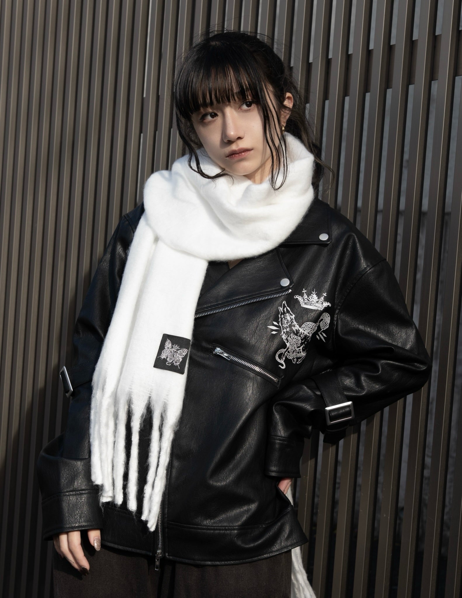 gibous×dependoll butterfly snake tag muffler milky