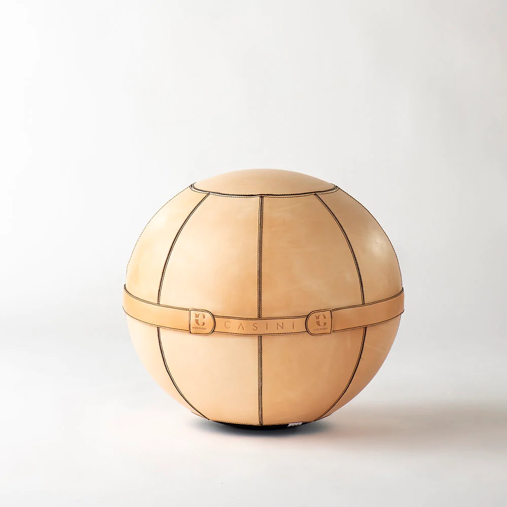 実用性と高級感を兼ね備えた､イタリアンレザー製のバランスボール | GOETHE