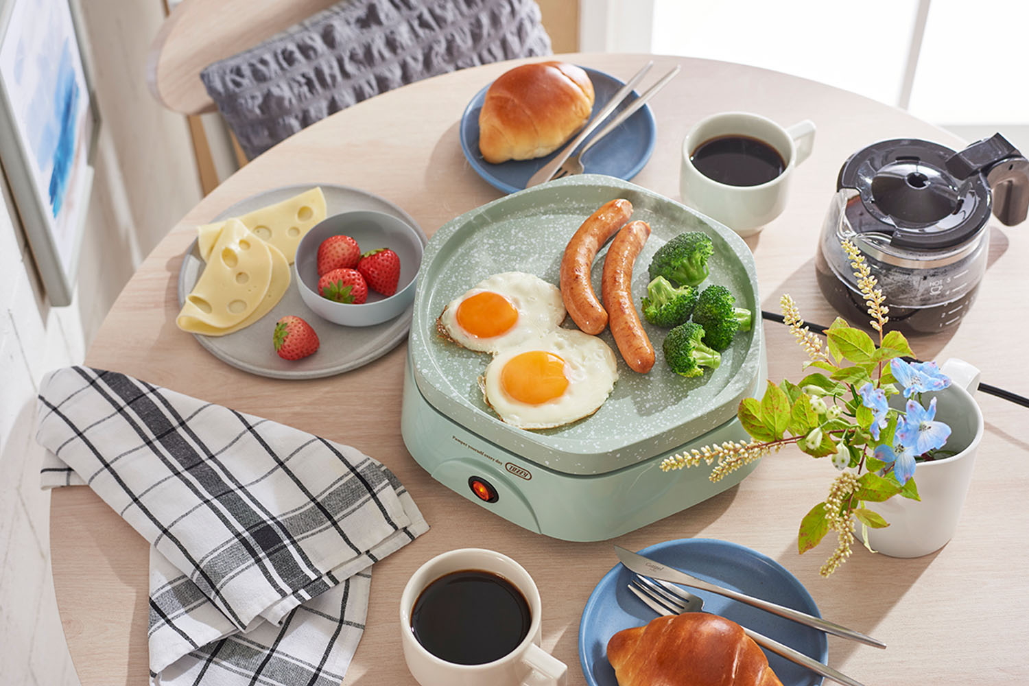 ラドンナ、コンパクトで焦げ付きにくい「Toffy カラフルリトルプレート