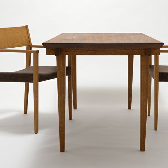 Alternate Dining Table［オルタネイト ダイニング テーブル