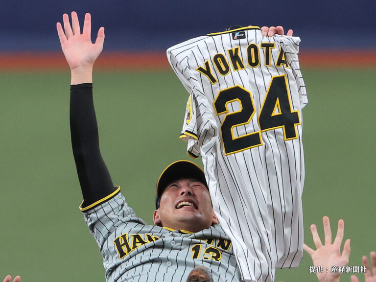 日本一に輝いた阪神タイガース 胴上げ時に掲げられた『ユニフォーム