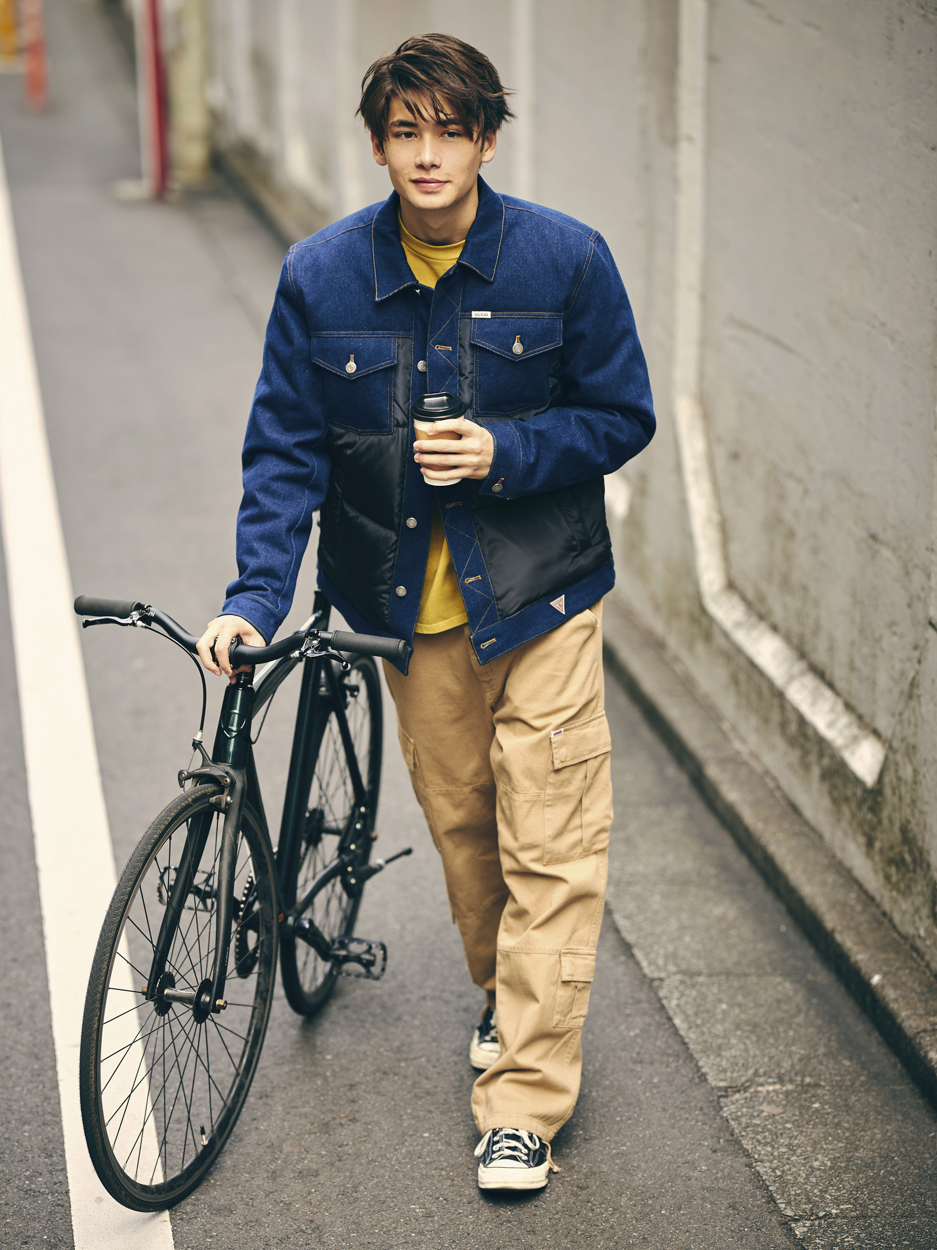 モデルSEANが着る シティボーイの冬アウター | GUESS JAPAN（ゲス