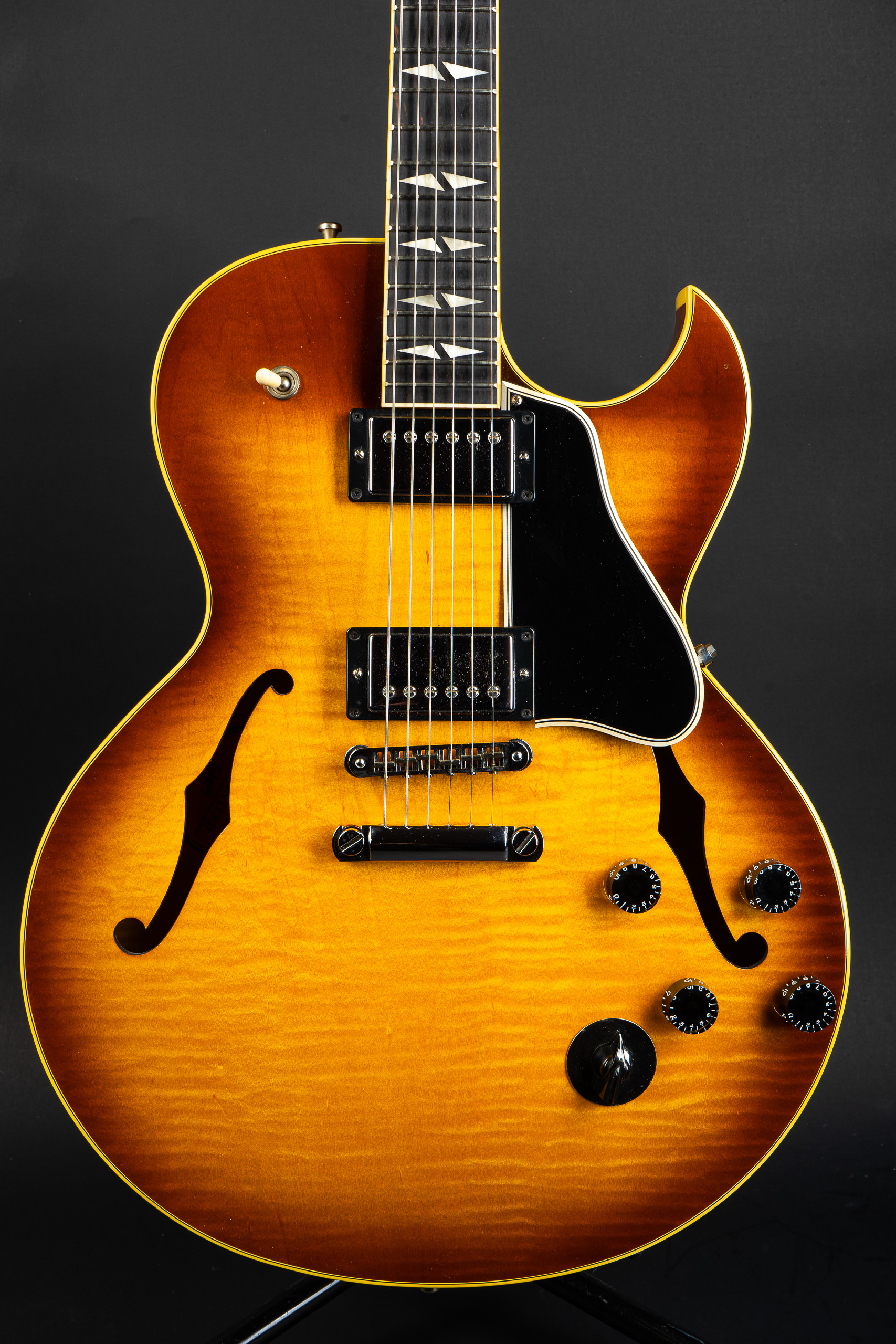 2009 Gibson Custom Shop ES-137 Custom – Sunburst – GuitarPoint