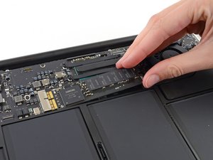 MacBook Air 13インチ Early 2014 修理のヘルプ: 自分で修理する方法を学ぶ