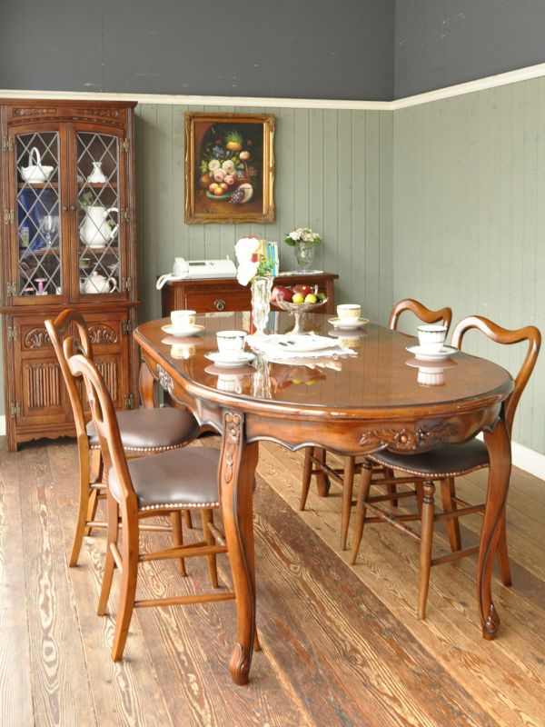 アンティーク風のダイニングテーブル（4〜6人掛け）(y-133-f