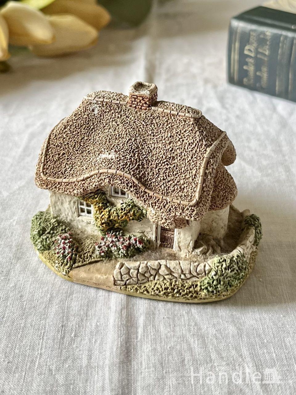 ロイヤルドルトン社のアンティークオブジェ、ボーンチャイナのフラワー