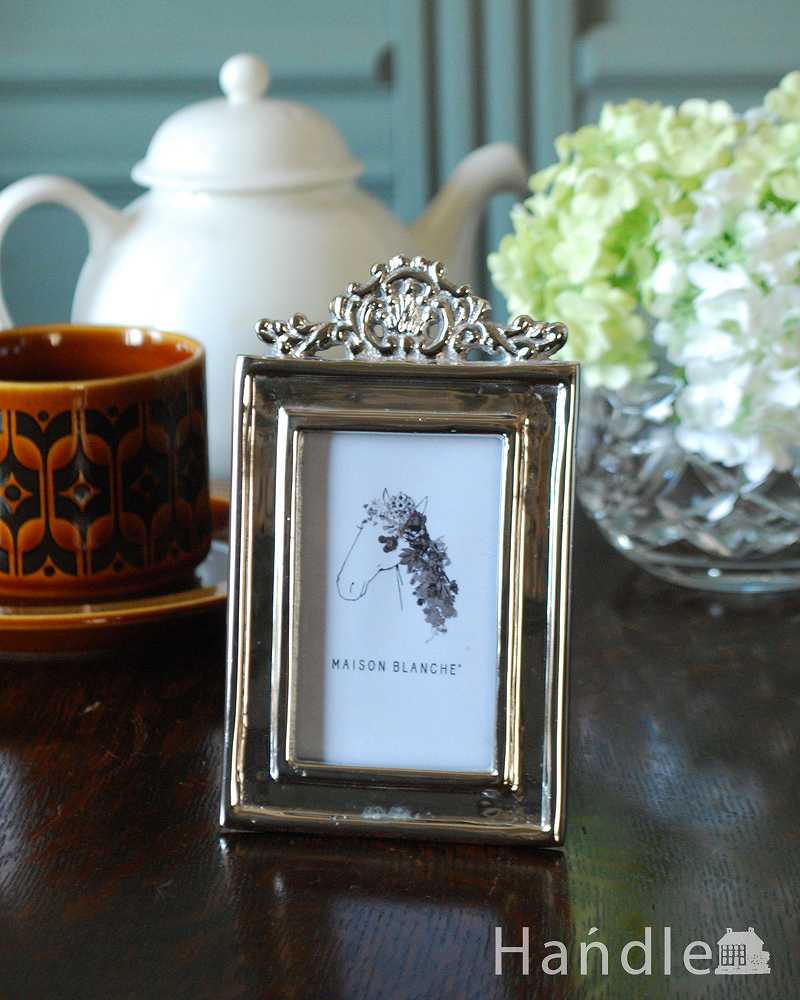 ティアラのような飾りが可愛いシルバー色のフォトフレーム(n7-123