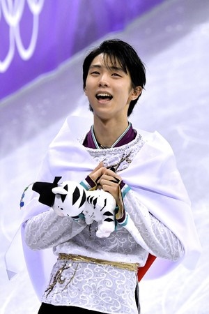 羽生結弦選手の超美麗ポストカードブックが発売！ | ハルメクトピックス