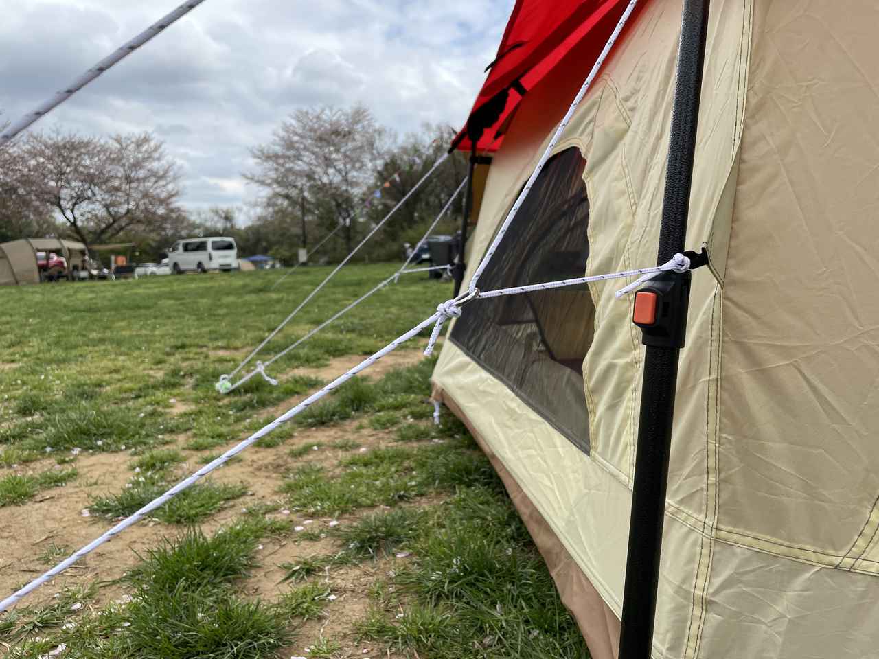 キノコテントはワンタッチで便利！DODのキノコテントはファミリー