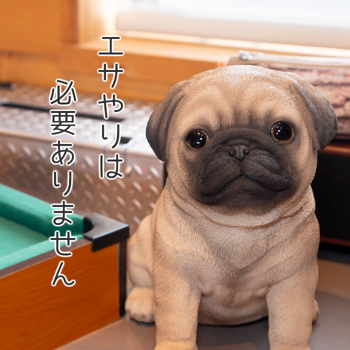 ちょこんと座るわんこ《パグ（19.3cm）》 – ガーデン用ソーラーライト