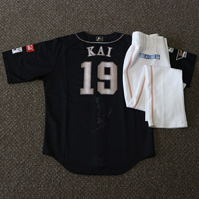 今週の出品は、打撃が好調の甲斐拓也選手のダブルアニバーサリー