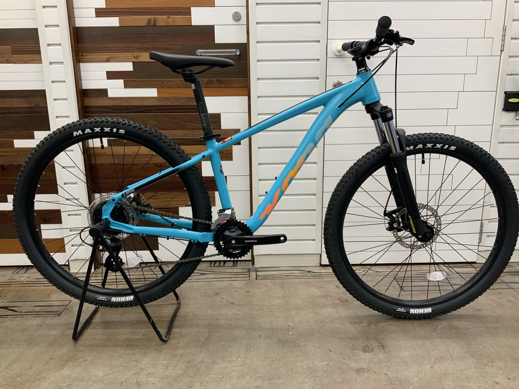 これからの寒い時期にいかがでしょうか！マウンテンバイク展示中です